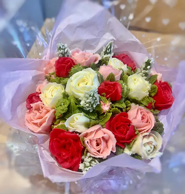 Elegant white wedding cake with fresh flower decoration